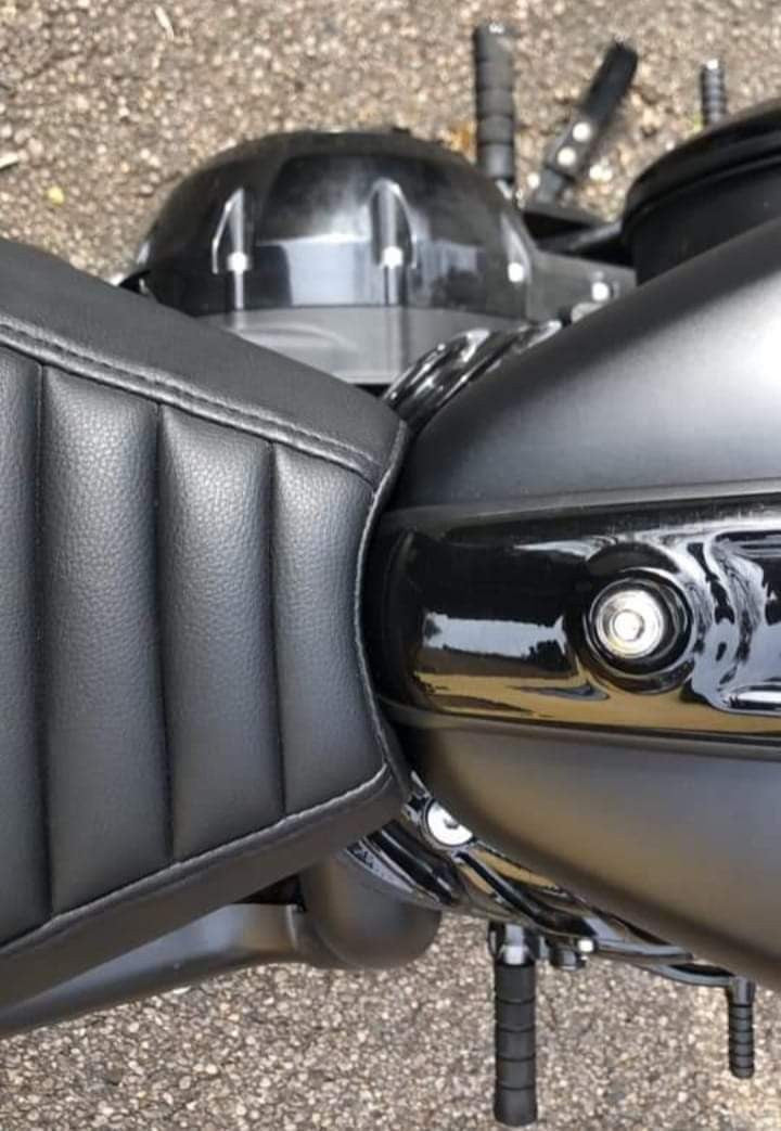 Customizable '22+ Indian®  Chief, Chief Dark Horse Step-Up Seat - Black